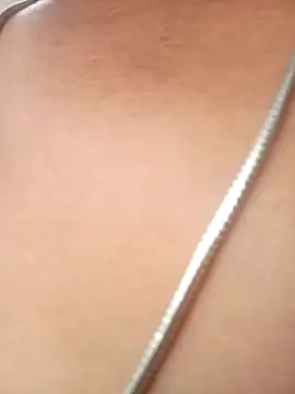 Živá chatovací místnost NyloveSquirt
