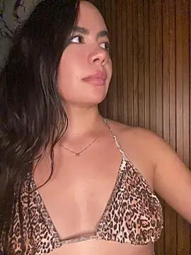 valentinaEliott লাইভ চ্যাট রুম