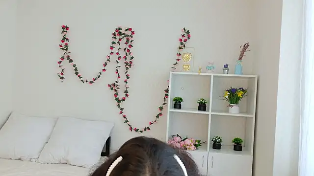 Eleonora_Sun Adlı Modelin Canlı Sohbet Odası