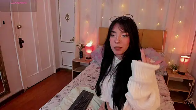 EmaLittle's Live Chat Room
