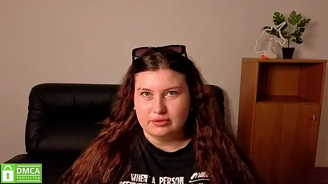 חדר צ'אט בשידור חי של Katina_deeplou4