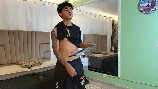 Seks show uživo modela Ruslan_marcel na kameri