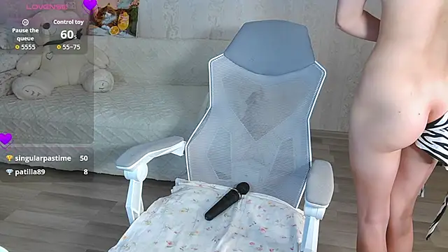 Lunni_03 Adlı Modelin Canlı Sohbet Odası