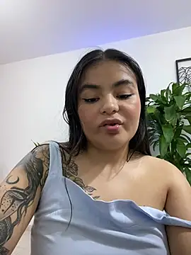 Violet_Charlie Adlı Modelin Canlı Sohbet Odası
