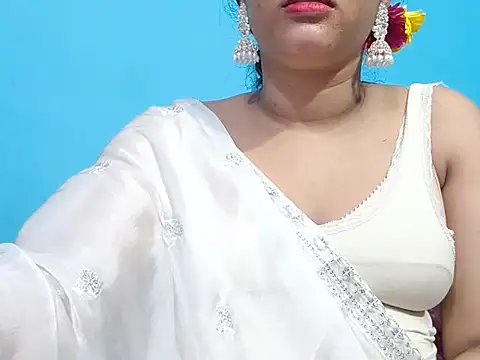 Adhiti_1 Adlı Modelin Canlı Sohbet Odası