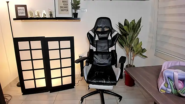 Chat soba uživo modela Hannah_Jensen