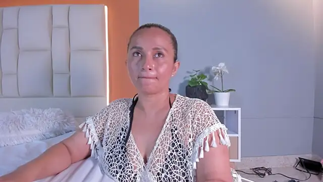 Adela_Rous' Live Chat Room
