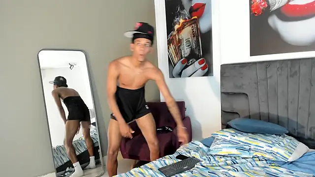 Ted_Ruskin Show in webcam