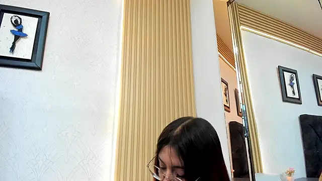 AngelsPhoenix Adlı Modelin Canlı Sohbet Odası