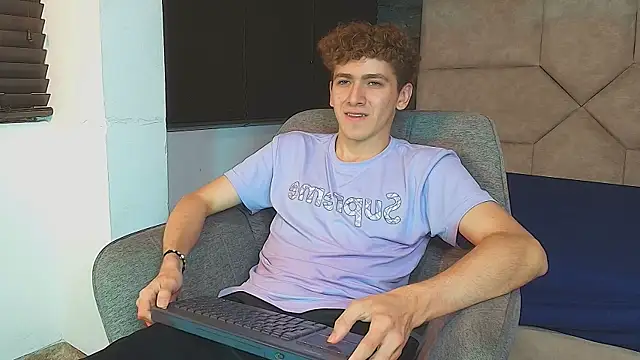Tyler_Mcrey Show in webcam