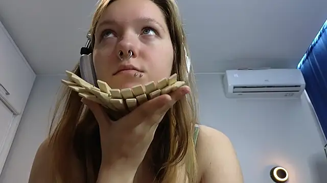 LauraLowe – live chatrum