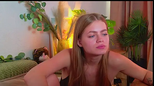 غرفة دردشة EmillyStarr المباشرة