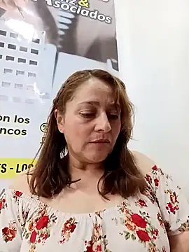 LUISA--30n Live chat-huone