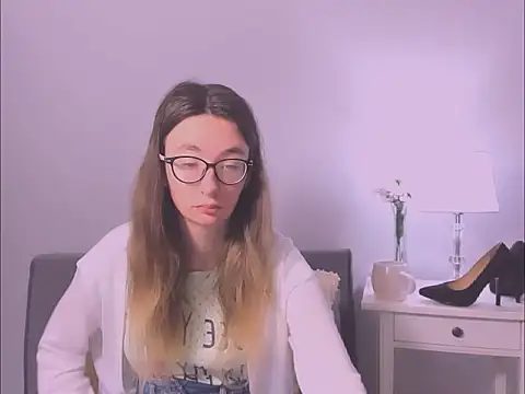 AnnaNatural 现场聊天室