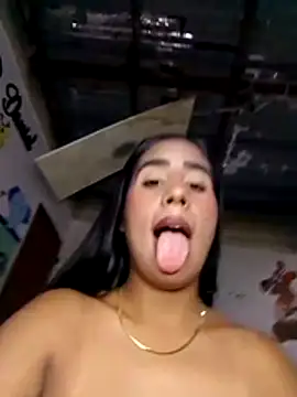 Živá chatovací místnost alice_xoxo_