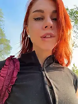 RosieDesire Секс шоу на живо пред камера