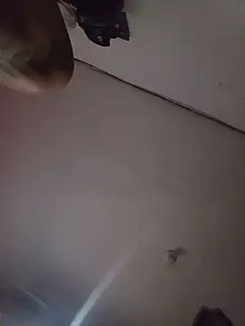 yelilatina Adlı Modelin Canlı Sohbet Odası