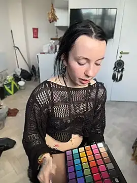 Ellie_Whitfield's Live Chat Room