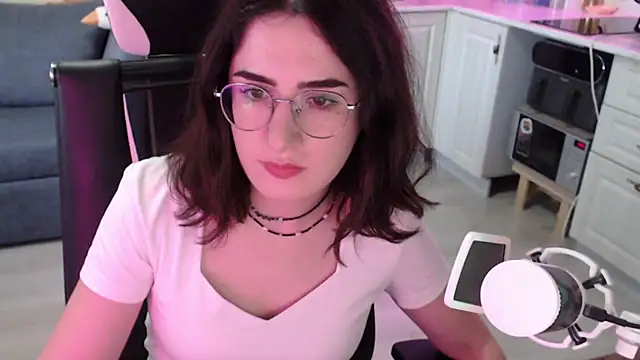 חדר צ'אט בשידור חי של Regina_glow