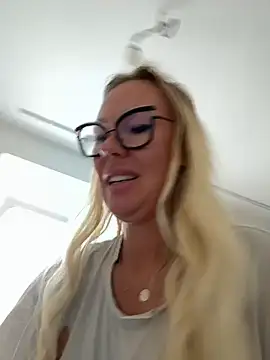 michele_nolimi élő chatszobája
