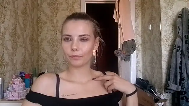 Helen18glo Adlı Modelin Canlı Sohbet Odası