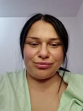 6Alice99's Live Chat Room