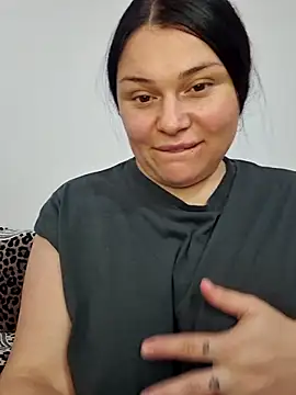 6Alice99's Live Chat Room