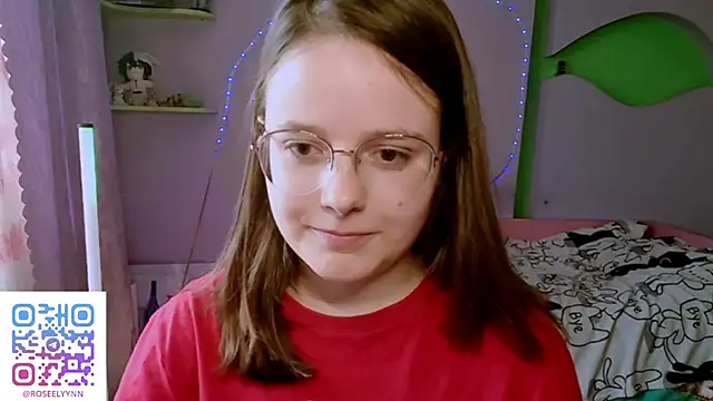 הופעת סקס קאם בשידור חי של RoseLyyn