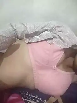 Indianhotcutie12のライブチャットルーム