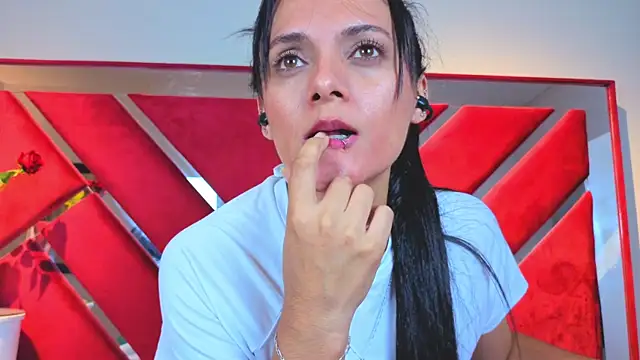 Kelani__Fire's Live Chat Room