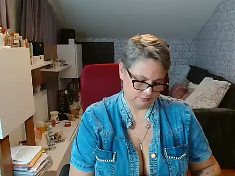 Živá chatovací místnost NewHellen4you