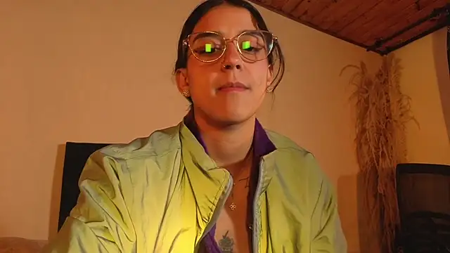 Xiomara_vega Adlı Modelin Canlı Sohbet Odası