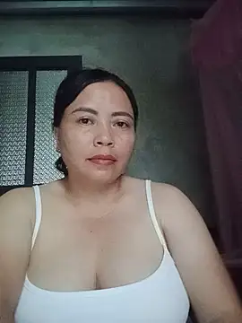 Lee_bee1 – live chatrum