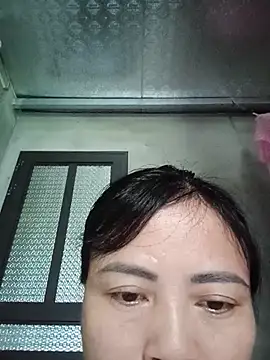 Lee_bee1 – live chatrum