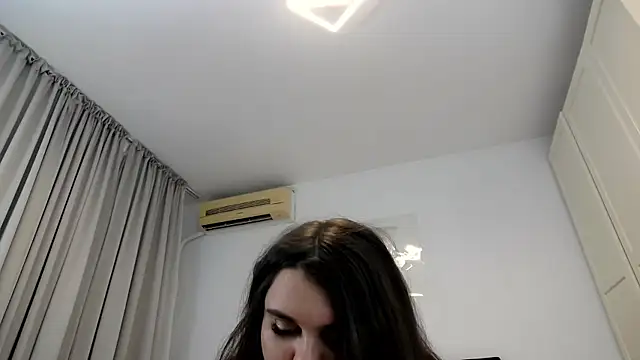SaraElisei's Live Chat Room