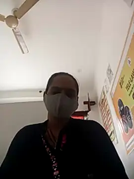 חדר צ'אט בשידור חי של Hot_rashi98
