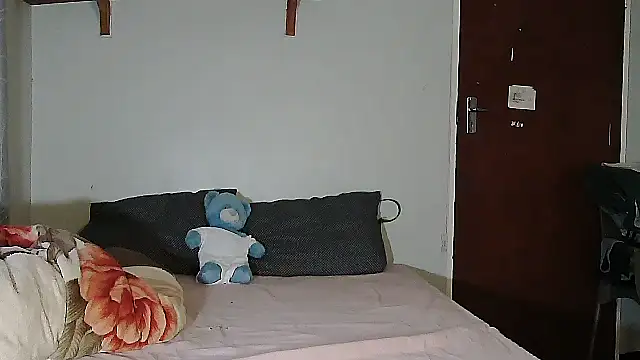 XxxPlumieSweetxxX's Live Chat Room