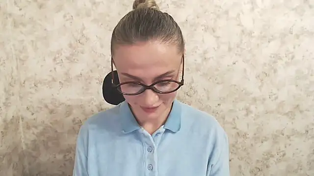 MerryRose33's Live Chat Room
