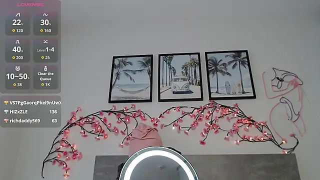 Živá chatovací místnost Coraline_bush