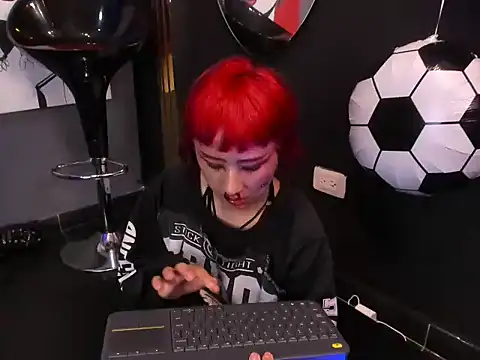 Pola_Pnk's Live Chat Room