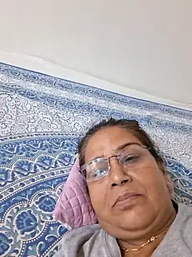 Živá chatovací místnost Priya-696