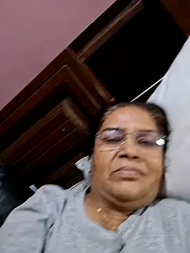 Chat ao vivo de Priya-696