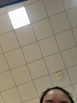 חדר צ'אט בשידור חי של _Rossy2000_