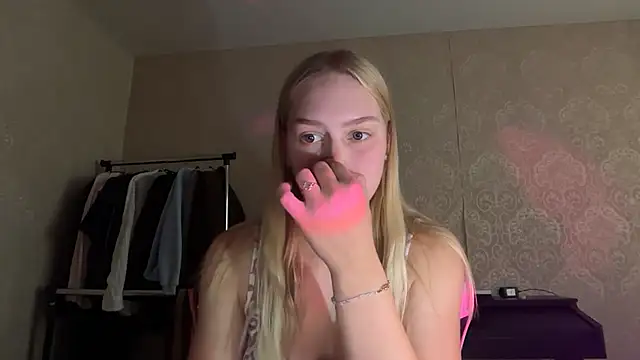blondegirl2026's Webcam Show