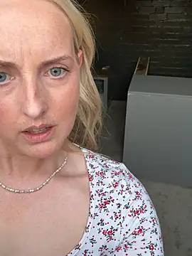 SexySophiex 실시간 채팅방