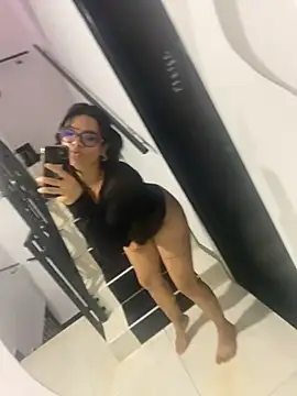 CATHA-9 Adlı Modelin Canlı Sohbet Odası