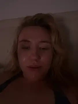 MaddyCherryX লাইভ চ্যাট রুম