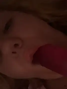 MaddyCherryX – Naživo chatovacia miestnosť