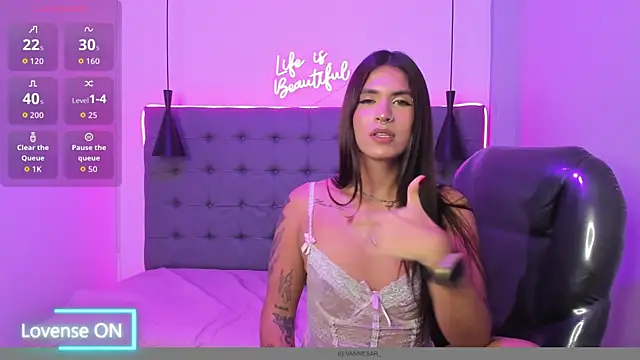 CryBabyVelvet webcam show