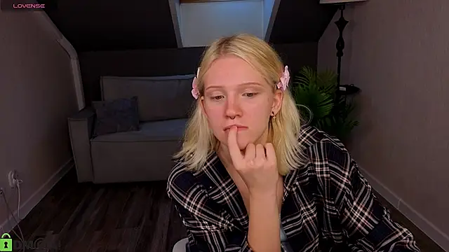 Lilly_Jhonass Live chatroom